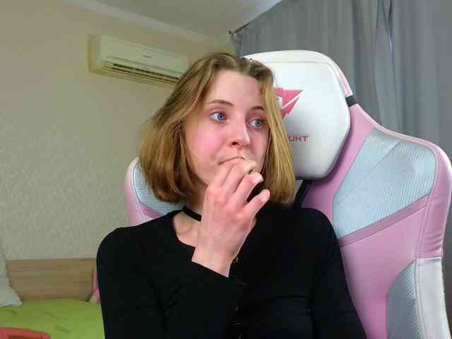 Adelina-Cowell webcam