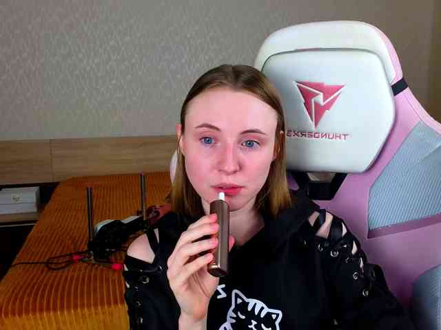 Adelina-Cowell webcam