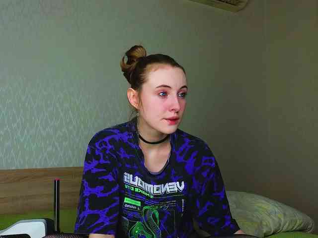 Adelina-Cowell webcam