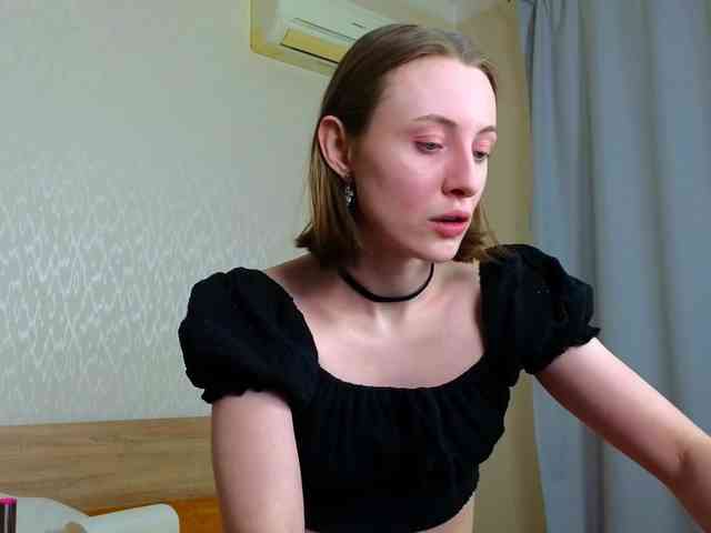 Adelina-Cowell webcam