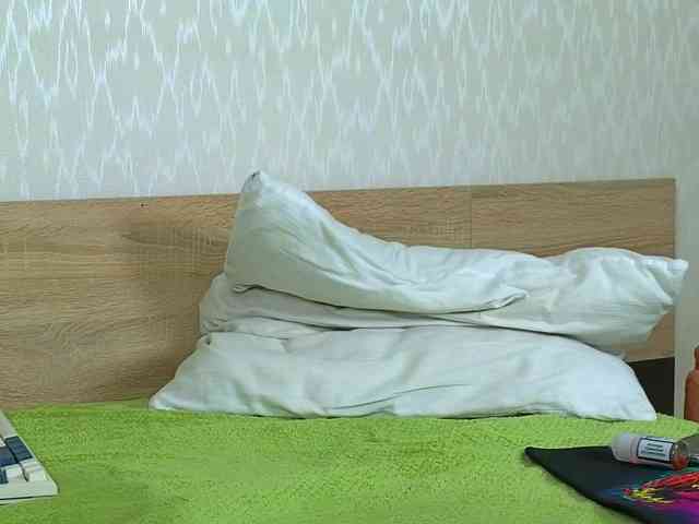 Adelina-Cowell webcam