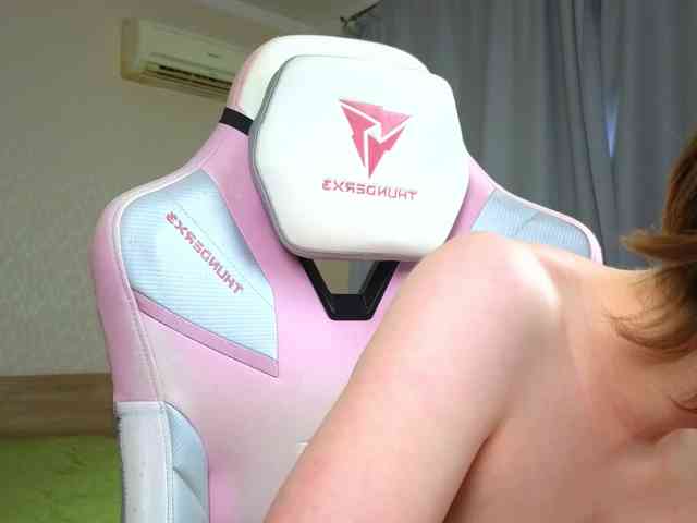 Adelina-Cowell webcam