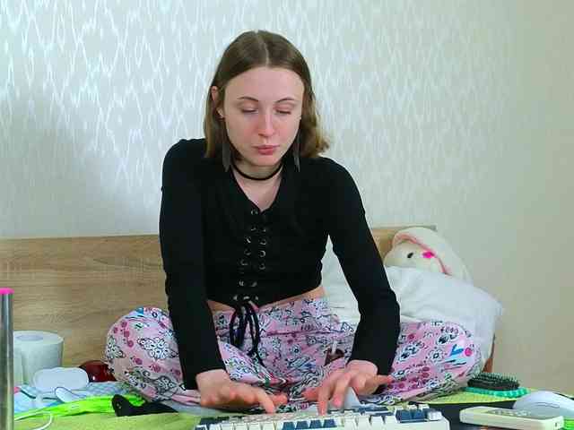 Adelina-Cowell webcam