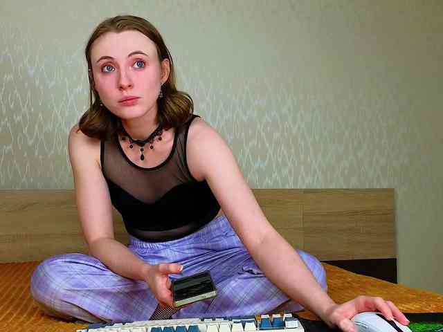 Adelina-Cowell webcam