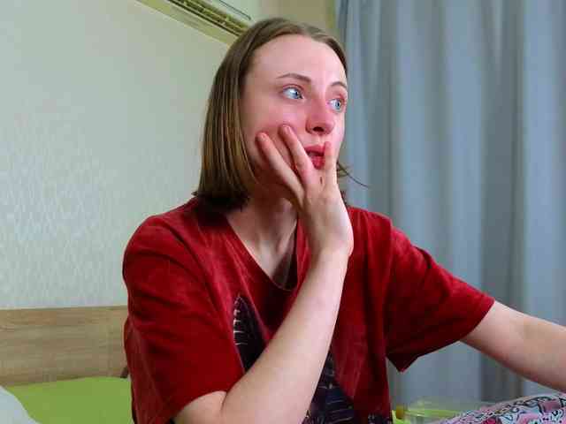 Adelina-Cowell webcam