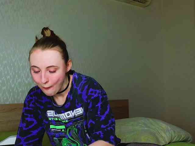 Adelina-Cowell webcam