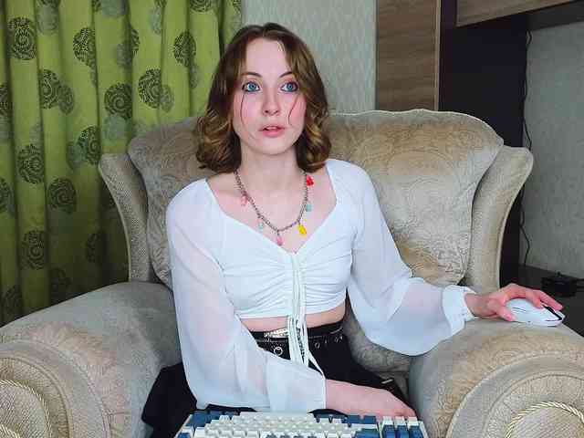 Adelina-Cowell webcam