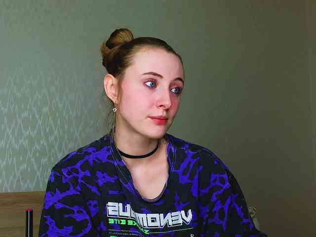 Adelina-Cowell webcam