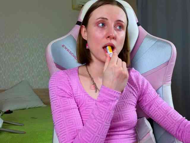 Adelina-Cowell webcam