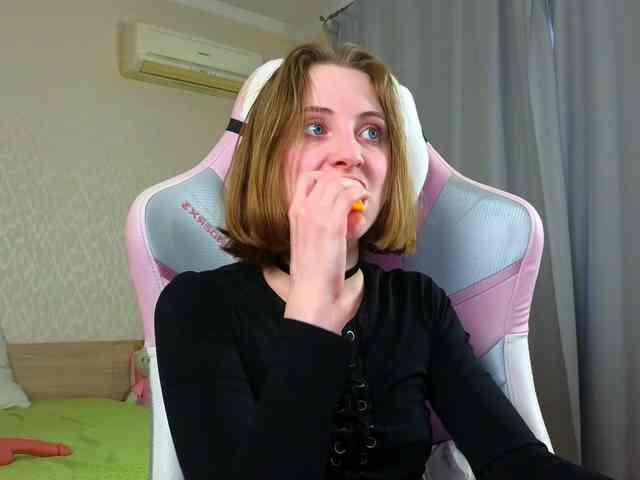 Adelina-Cowell webcam