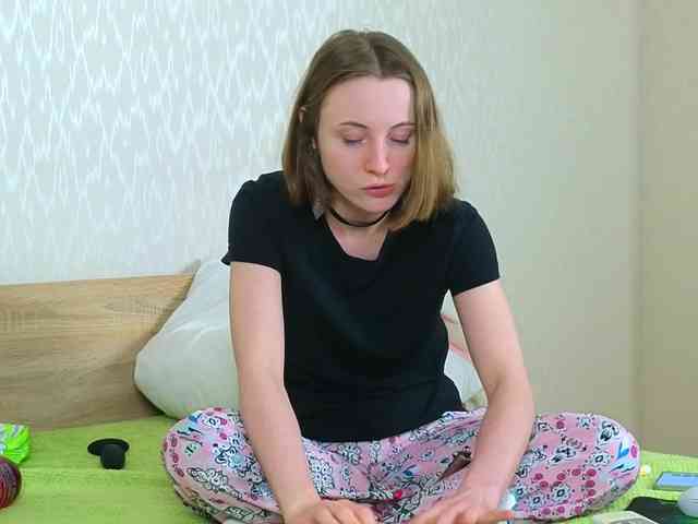 Adelina-Cowell webcam