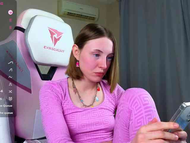 Adelina-Cowell webcam