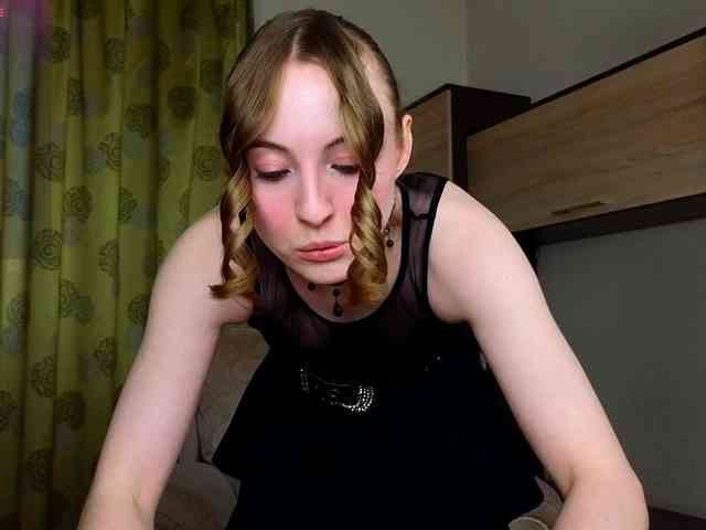 Adelina-Cowell webcam
