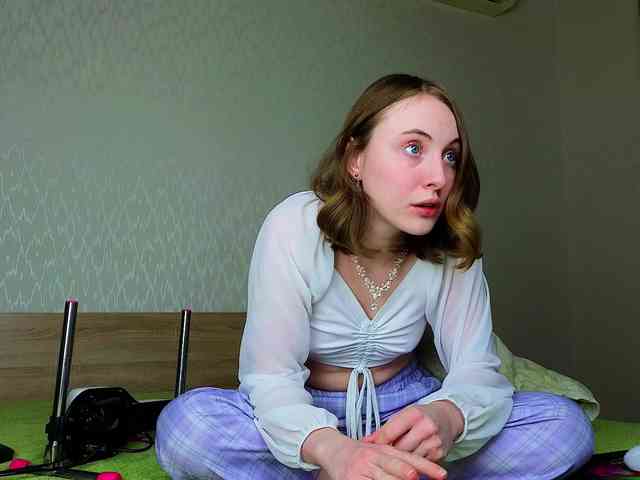 Adelina-Cowell webcam