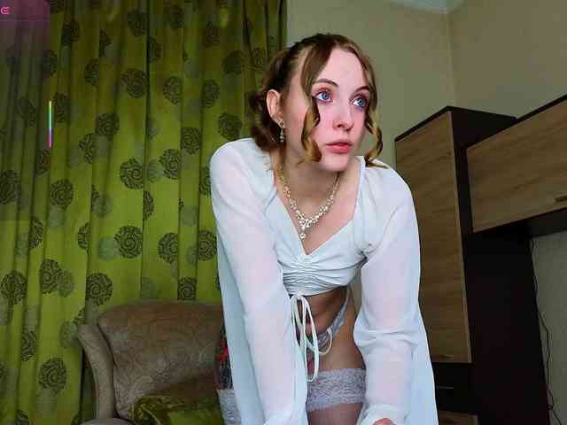 Adelina-Cowell webcam