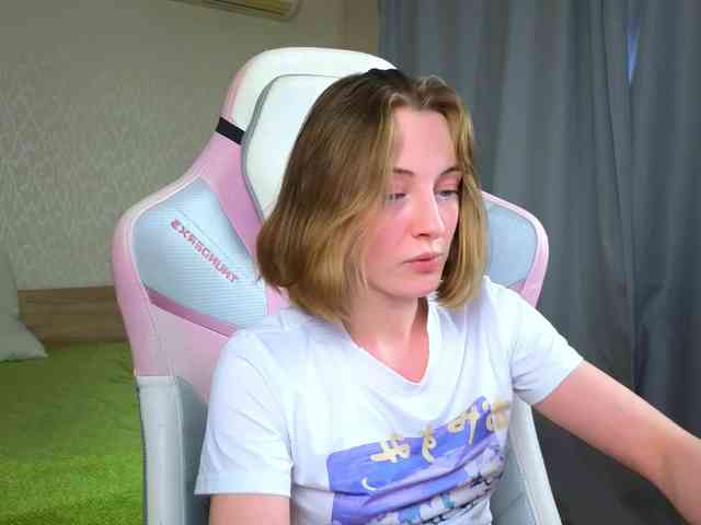 Adelina-Cowell webcam