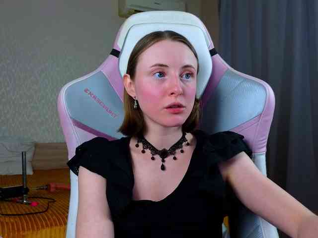 Adelina-Cowell webcam