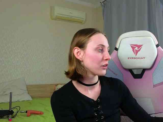 Adelina-Cowell webcam