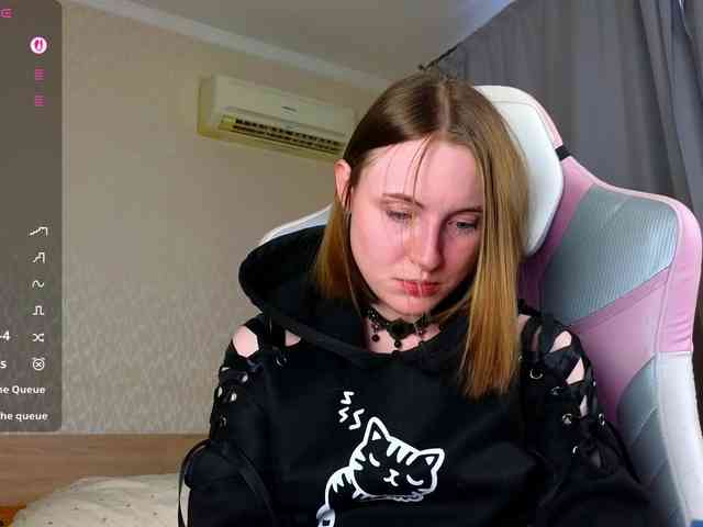 Adelina-Cowell webcam