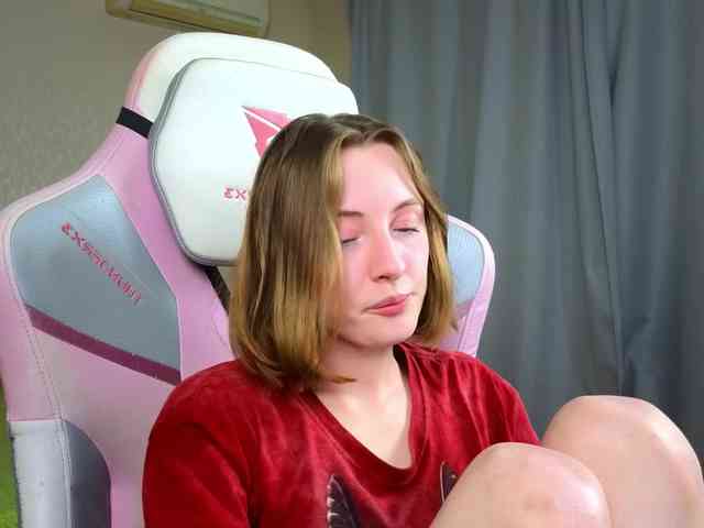 Adelina-Cowell webcam