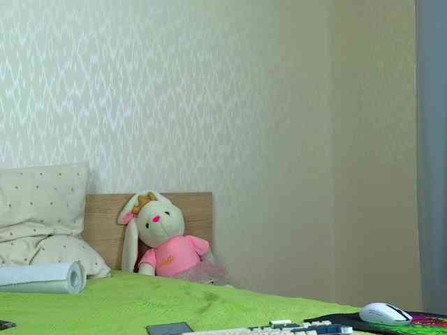 Adelina-Cowell webcam