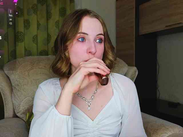 Adelina-Cowell webcam