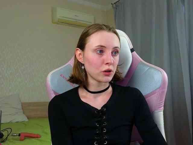 Adelina-Cowell webcam