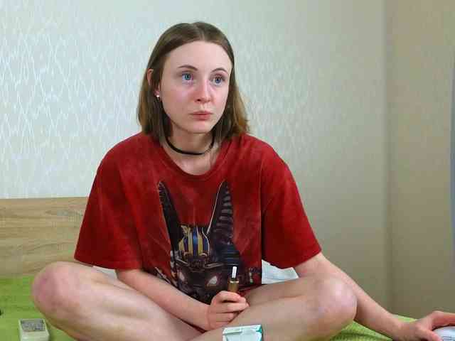 Adelina-Cowell webcam