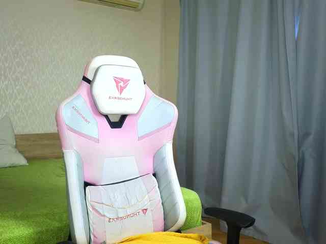 Adelina-Cowell webcam