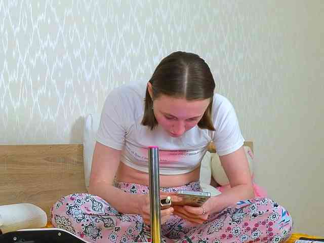 Adelina-Cowell webcam