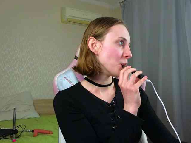 Adelina-Cowell webcam