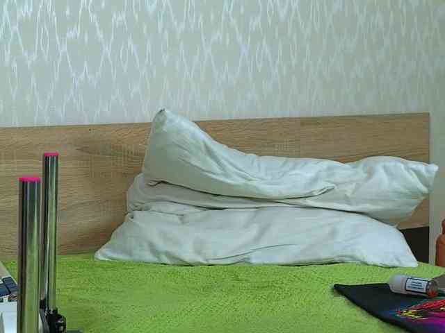 Adelina-Cowell webcam