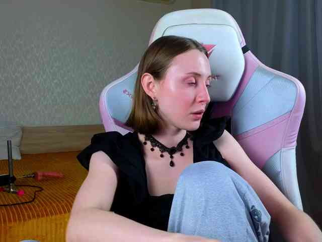 Adelina-Cowell webcam