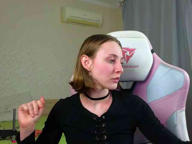 Adelina-Cowell webcam