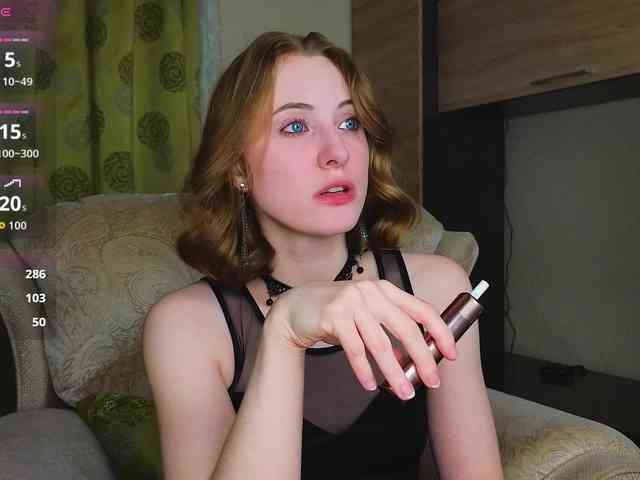 Adelina-Cowell webcam