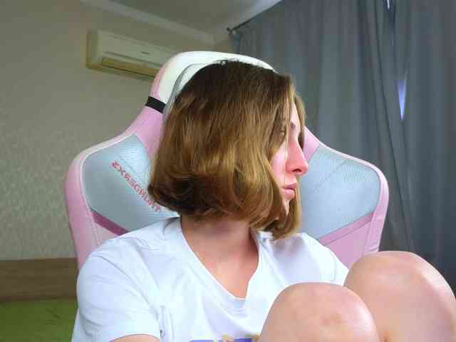 Adelina-Cowell webcam