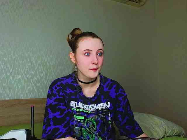 Adelina-Cowell webcam