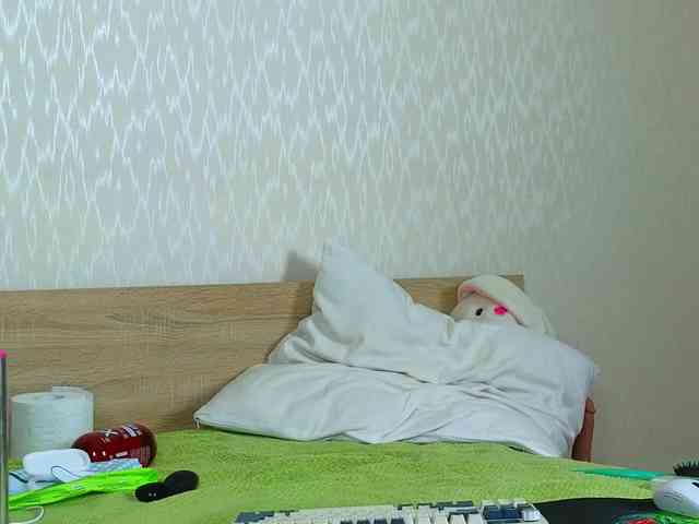 Adelina-Cowell webcam