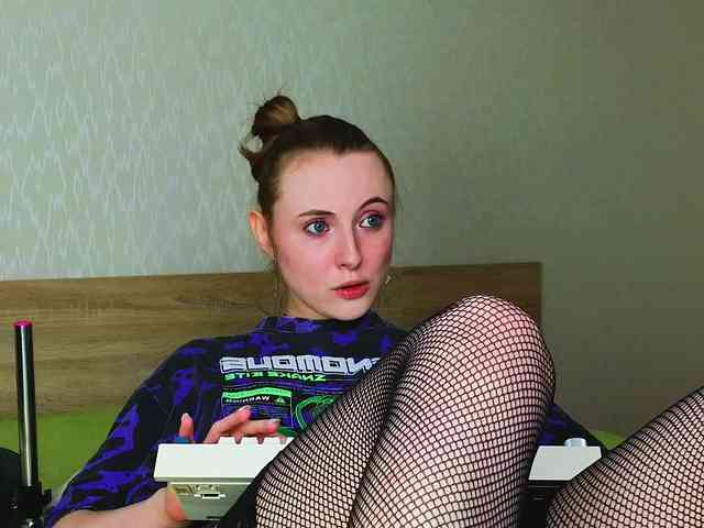 Adelina-Cowell webcam
