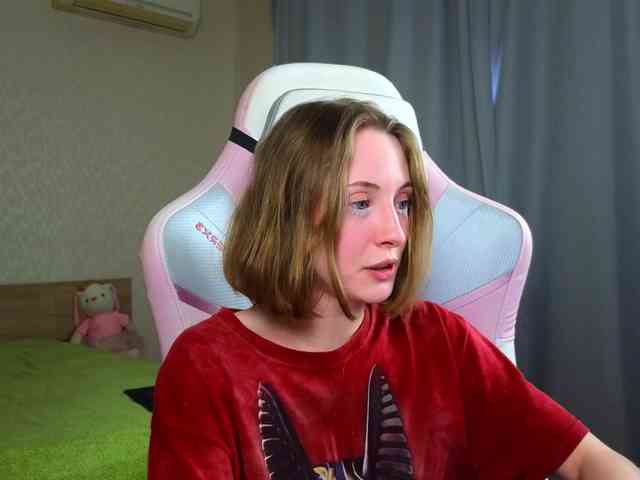 Adelina-Cowell webcam