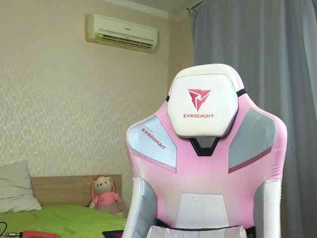 Adelina-Cowell webcam