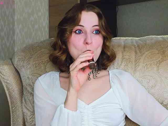 Adelina-Cowell webcam