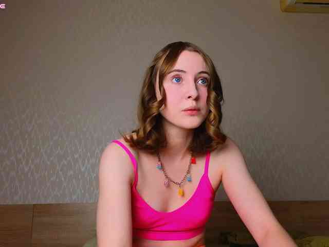モデル: Adelina-Cowell