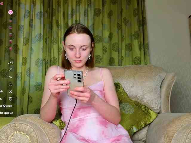 Adelina-Cowell webcam