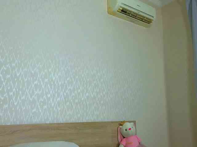 Adelina-Cowell webcam