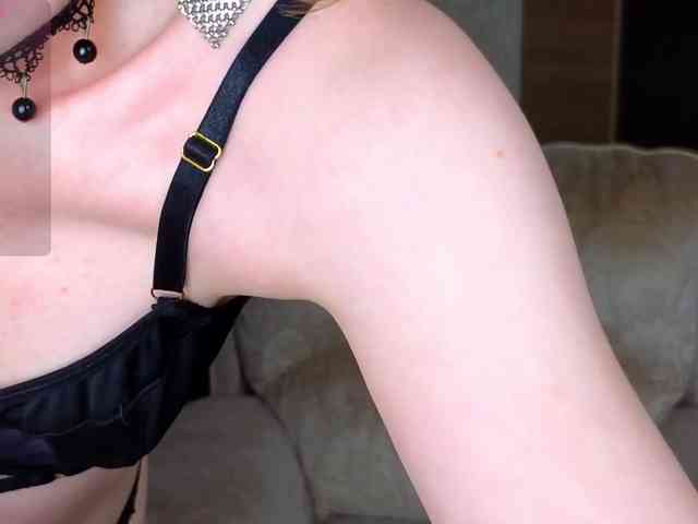 Adelina-Cowell webcam