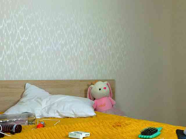 Adelina-Cowell webcam