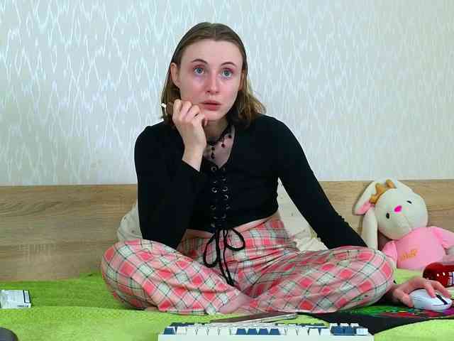 Adelina-Cowell webcam