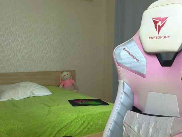 Adelina-Cowell webcam