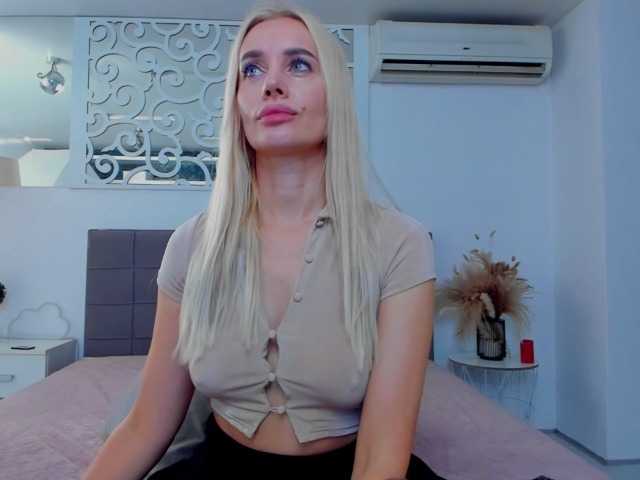 SabrinaSharm live cam on BongaCams